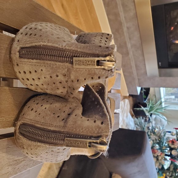 Kenneth Cole Reaction Gladiator Sandals - Gray - Picture 3 of 4